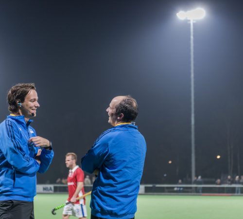 THC Hurley, scheidsrechters hebben een nabespreking. LED op Hurl